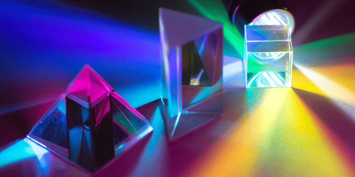 difference between prism and pyramid